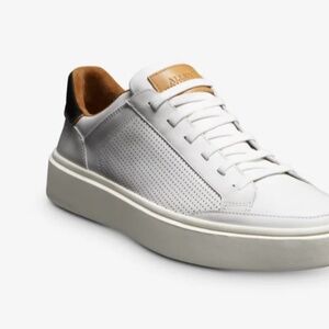 mens slip n white runner